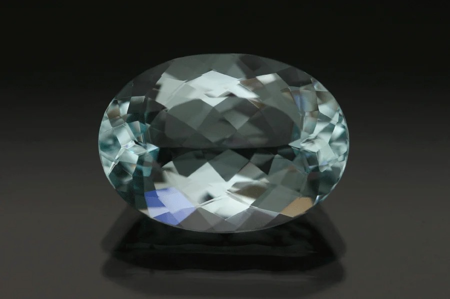 Oval-cut aquamarine