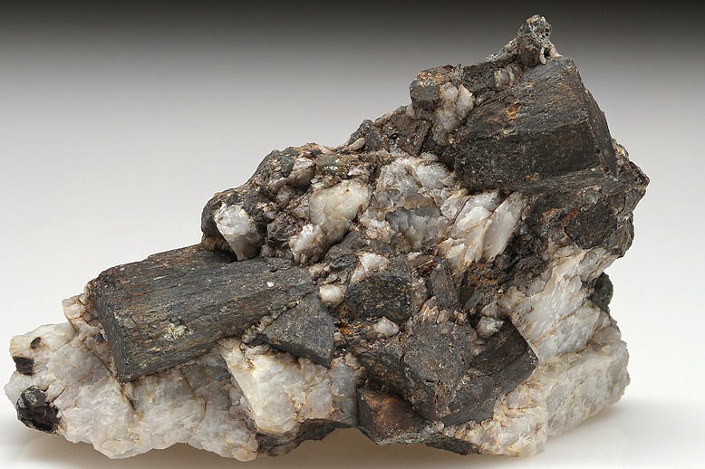 块云母(蚀变堇青石)