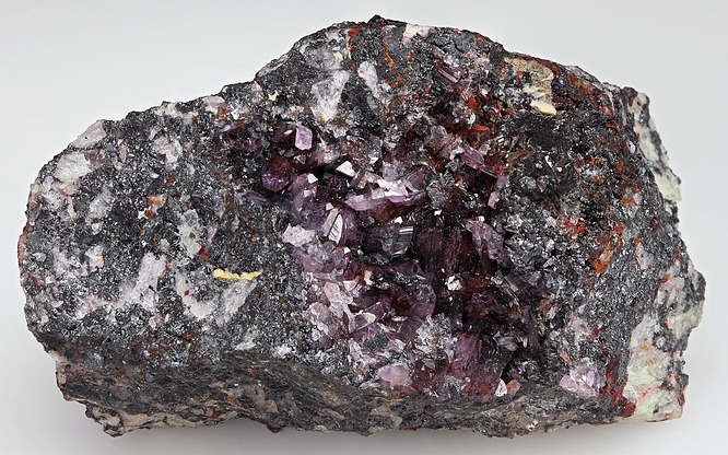 Hodgkinsonite