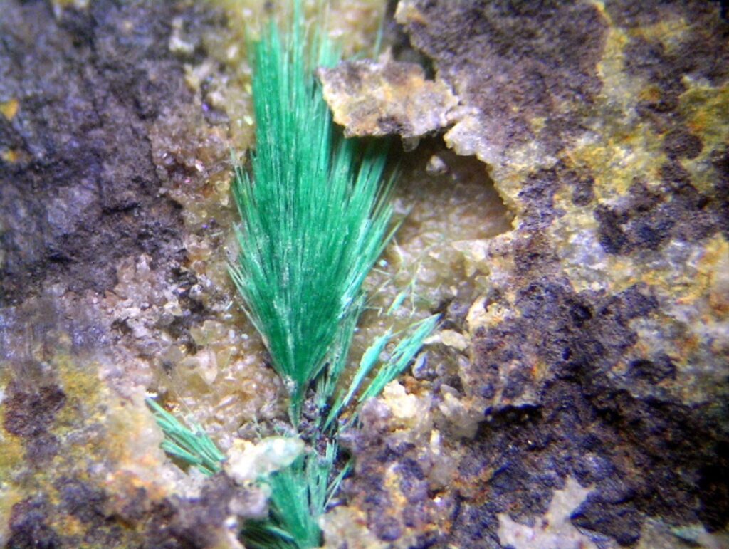 Malachite crystal aggregate size