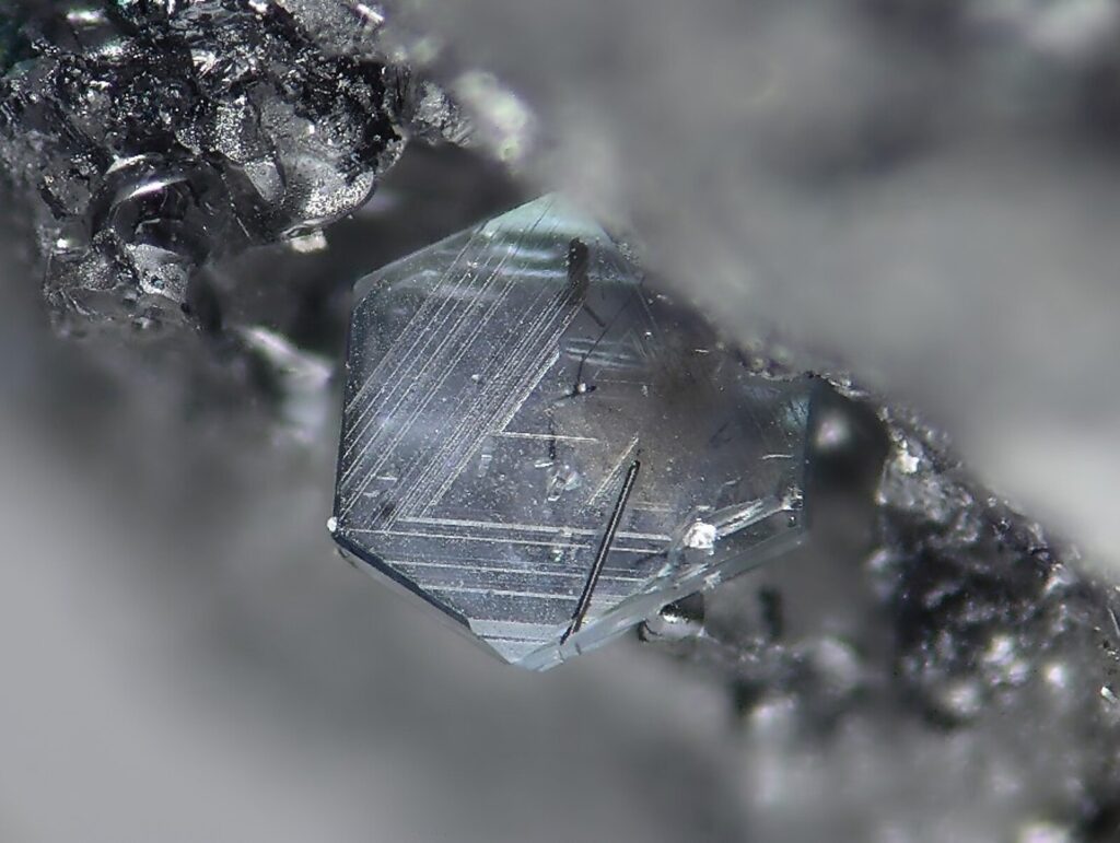 刚玉,德国拉赫湖火山群,图片宽度 3 毫米,伯纳德·特内斯收藏,斯蒂芬·沃尔夫斯里德拍摄