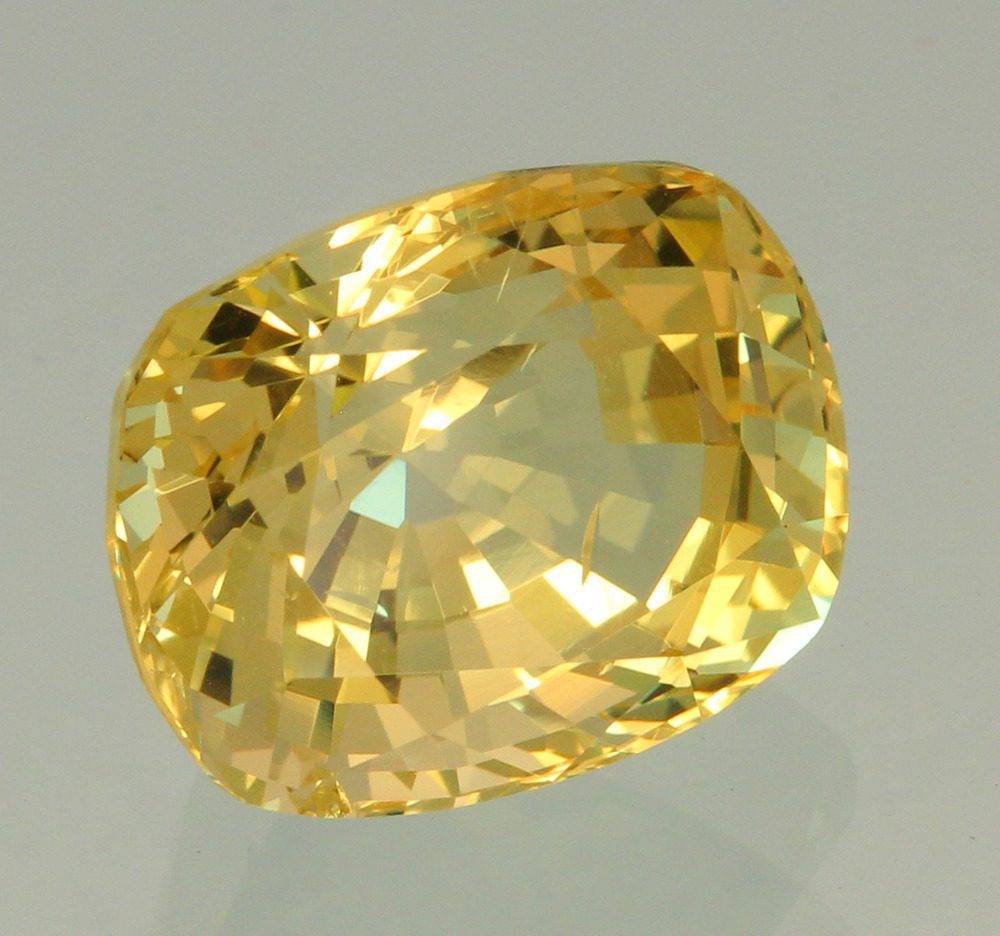 노란색, 쿠션 컷 단브라이트, 6.53캐럿, 12.0 x 9.7 x 8.6 mm