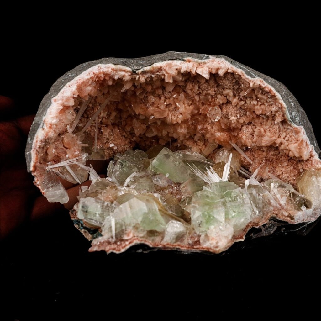 Apophyllite crystals lining a cavity in basalt formed by secondary mineral deposition.