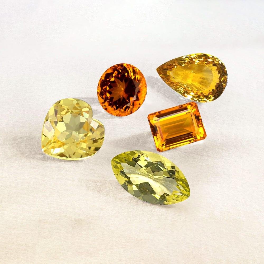Cristaux de citrine présentant des variations de couleur jaune pâle, doré et orange